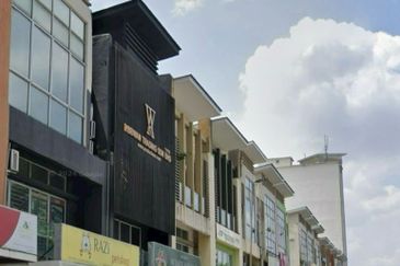 ROI: 4.8%!!! 3 Storey Shoplot @Petaling Jaya Commercial City