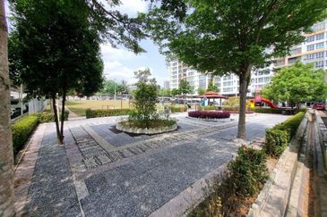 Green Suria Apartment