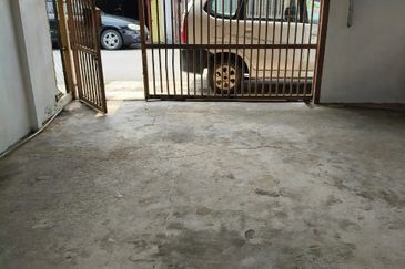 Rumah Setingkat Taman Simpang Kallang Raub Pahang