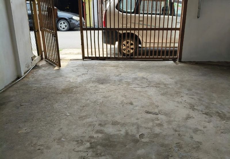 Rumah Setingkat Taman Simpang Kallang Raub Pahang