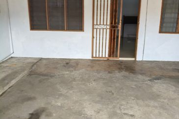 Rumah Setingkat Taman Simpang Kallang Raub Pahang