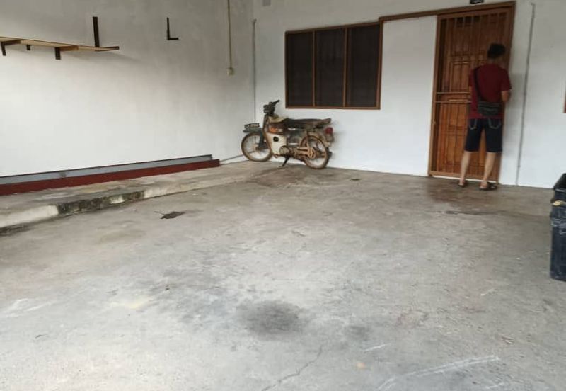 Rumah Setingkat Taman Simpang Kallang Raub Pahang
