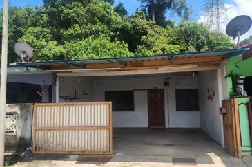 Rumah Setingkat Taman Simpang Kallang Raub Pahang