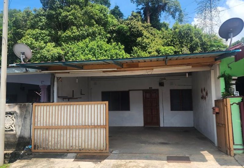 Rumah Setingkat Taman Simpang Kallang Raub Pahang