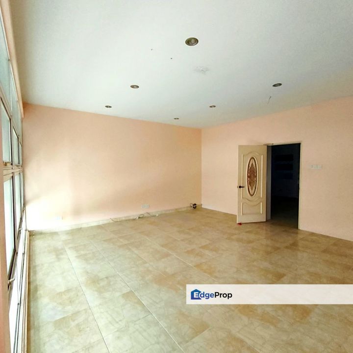 Facing Main  Road  Office Laman Seri Business Park, Selangor, Shah Alam