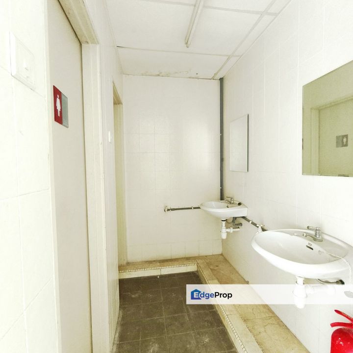 Facing Main  Road  Office Laman Seri Business Park, Selangor, Shah Alam