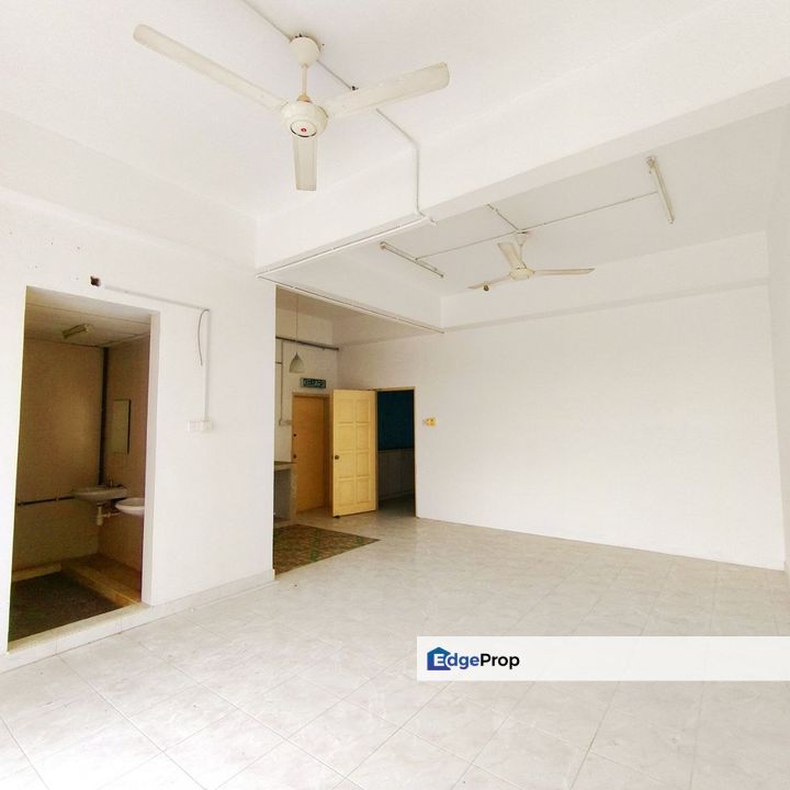 Facing Main  Road  Office Laman Seri Business Park, Selangor, Shah Alam