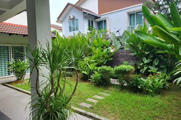 Semi D Double Storey Fully Renovated Freehold Tasik Kesuma Semenyih Selangor