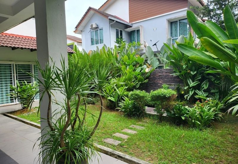 Semi D Double Storey Fully Renovated Freehold Tasik Kesuma Semenyih Selangor