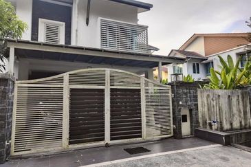 Semi D Double Storey Fully Renovated Freehold Tasik Kesuma Semenyih Selangor