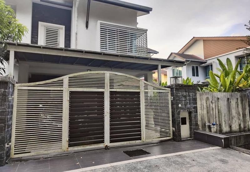Semi D Double Storey Fully Renovated Freehold Tasik Kesuma Semenyih Selangor