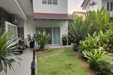 Semi D Double Storey Fully Renovated Freehold Tasik Kesuma Semenyih Selangor