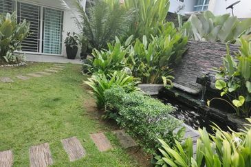 Semi D Double Storey Fully Renovated Freehold Tasik Kesuma Semenyih Selangor