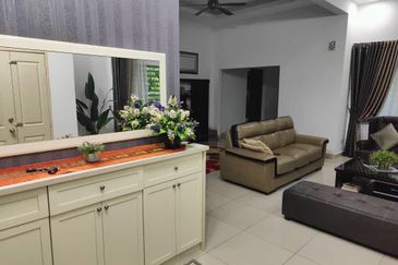Semi D Double Storey Fully Renovated Freehold Tasik Kesuma Semenyih Selangor
