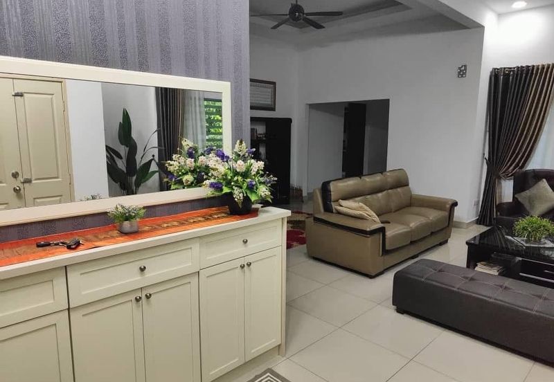 Semi D Double Storey Fully Renovated Freehold Tasik Kesuma Semenyih Selangor