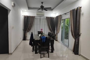 Semi D Double Storey Fully Renovated Freehold Tasik Kesuma Semenyih Selangor
