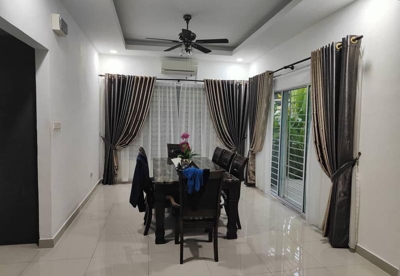 Semi D Double Storey Fully Renovated Freehold Tasik Kesuma Semenyih Selangor