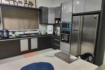 Semi D Double Storey Fully Renovated Freehold Tasik Kesuma Semenyih Selangor