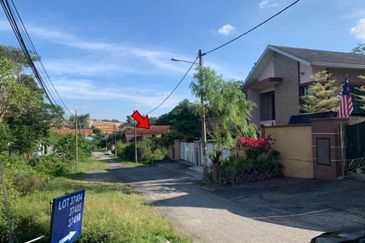 Tanah Lot Banglo Sungai Merab Bangi