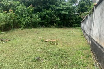 Tanah Lot Banglo Sungai Merab Bangi