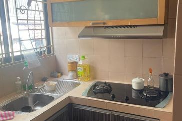 Bandar Sri Utama 3-Storey Terrace House