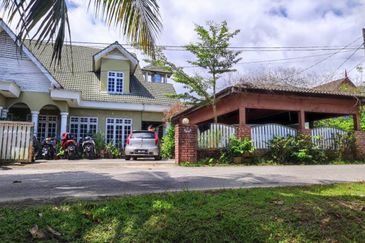 Jalan Tengku Mizan Double Storey Bungalow For Sale