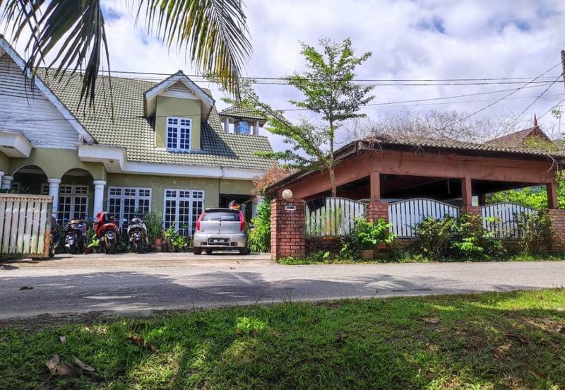 Jalan Tengku Mizan Double Storey Bungalow For Sale