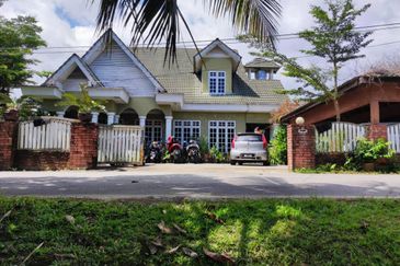 Jalan Tengku Mizan Double Storey Bungalow For Sale