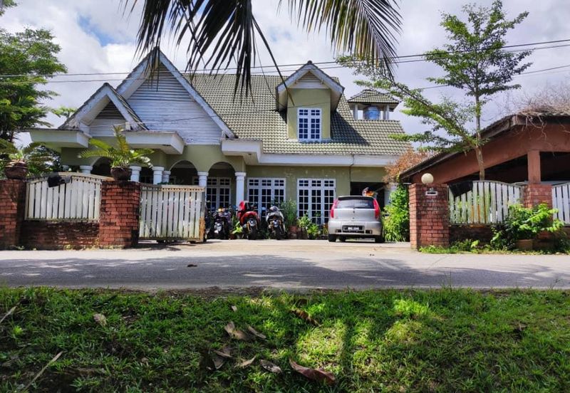 Jalan Tengku Mizan Double Storey Bungalow For Sale