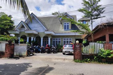 Jalan Tengku Mizan Double Storey Bungalow For Sale