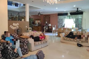 Jalan Tengku Mizan Double Storey Bungalow For Sale