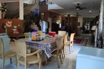 Jalan Tengku Mizan Double Storey Bungalow For Sale