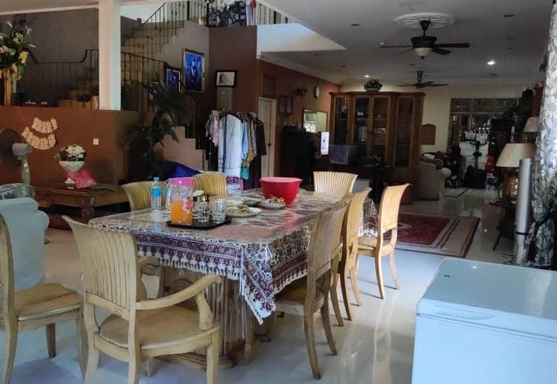 Jalan Tengku Mizan Double Storey Bungalow For Sale