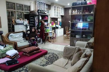 Jalan Tengku Mizan Double Storey Bungalow For Sale