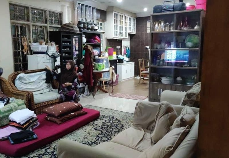 Jalan Tengku Mizan Double Storey Bungalow For Sale