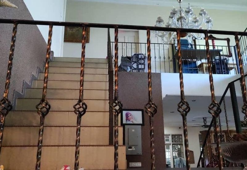 Jalan Tengku Mizan Double Storey Bungalow For Sale