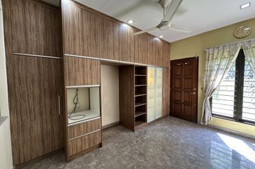 Bukit Jelutong 2 Storey Greenlane