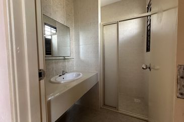 Bukit Jelutong 2 Storey Greenlane