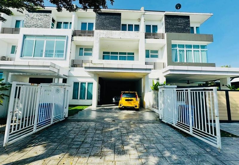 Lagenda Waterfront Homes