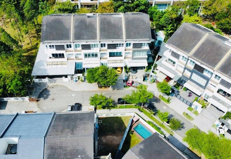 Lagenda Waterfront Homes