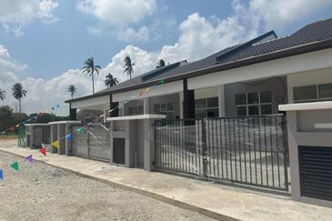 Pulau Indah ( Pulau Lumut )