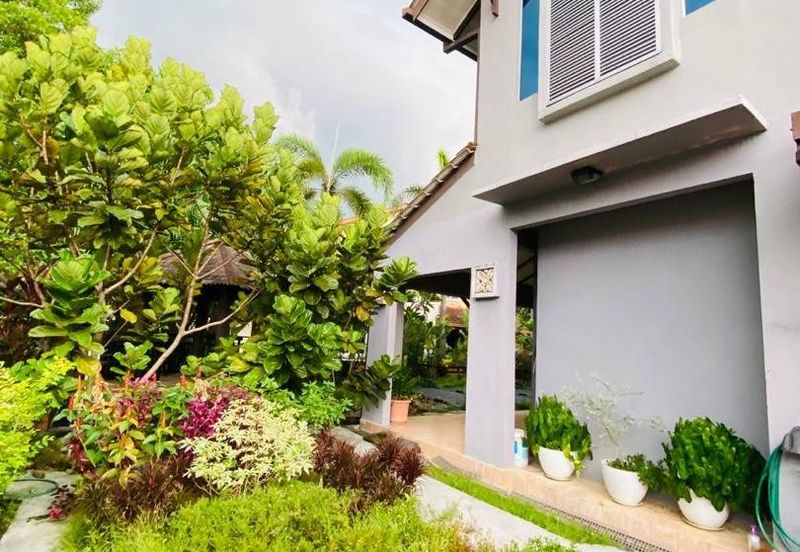Double Storey Corner Lot in Bukit Jelutong For Sale