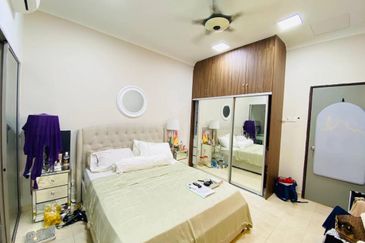 Double Storey Corner Lot in Bukit Jelutong For Sale