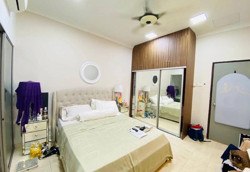 Double Storey Corner Lot in Bukit Jelutong For Sale