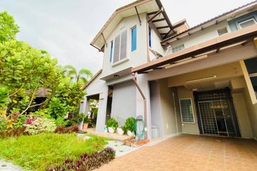Double Storey Corner Lot in Bukit Jelutong For Sale