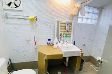 Double Storey Corner Lot in Bukit Jelutong For Sale