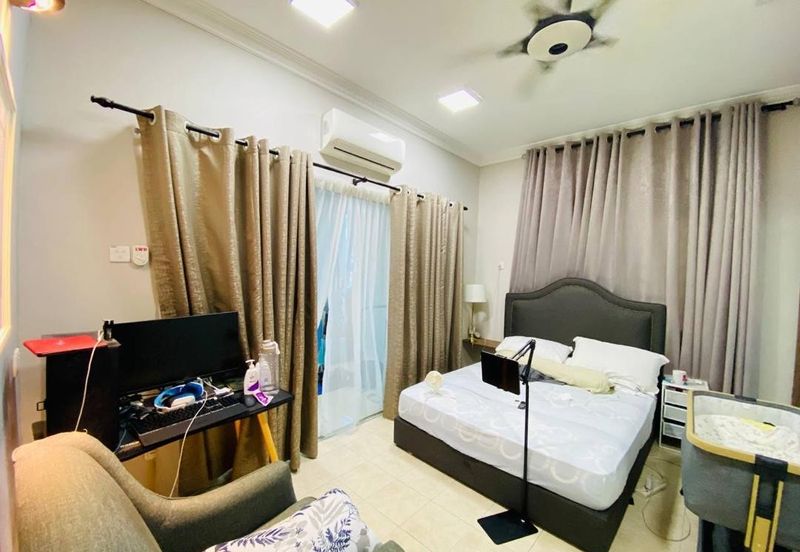 Double Storey Corner Lot in Bukit Jelutong For Sale