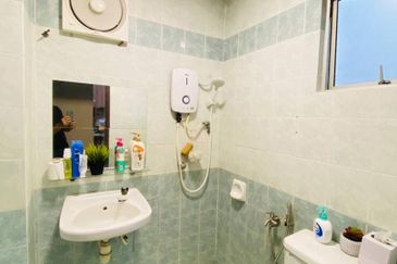 Double Storey Corner Lot in Bukit Jelutong For Sale