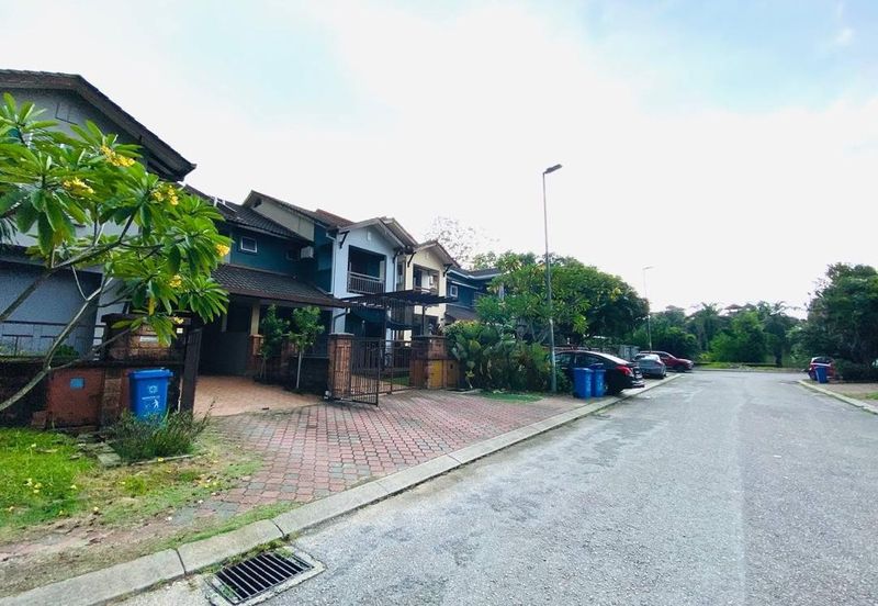 Double Storey Corner Lot in Bukit Jelutong For Sale