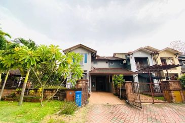 Double Storey Corner Lot in Bukit Jelutong For Sale